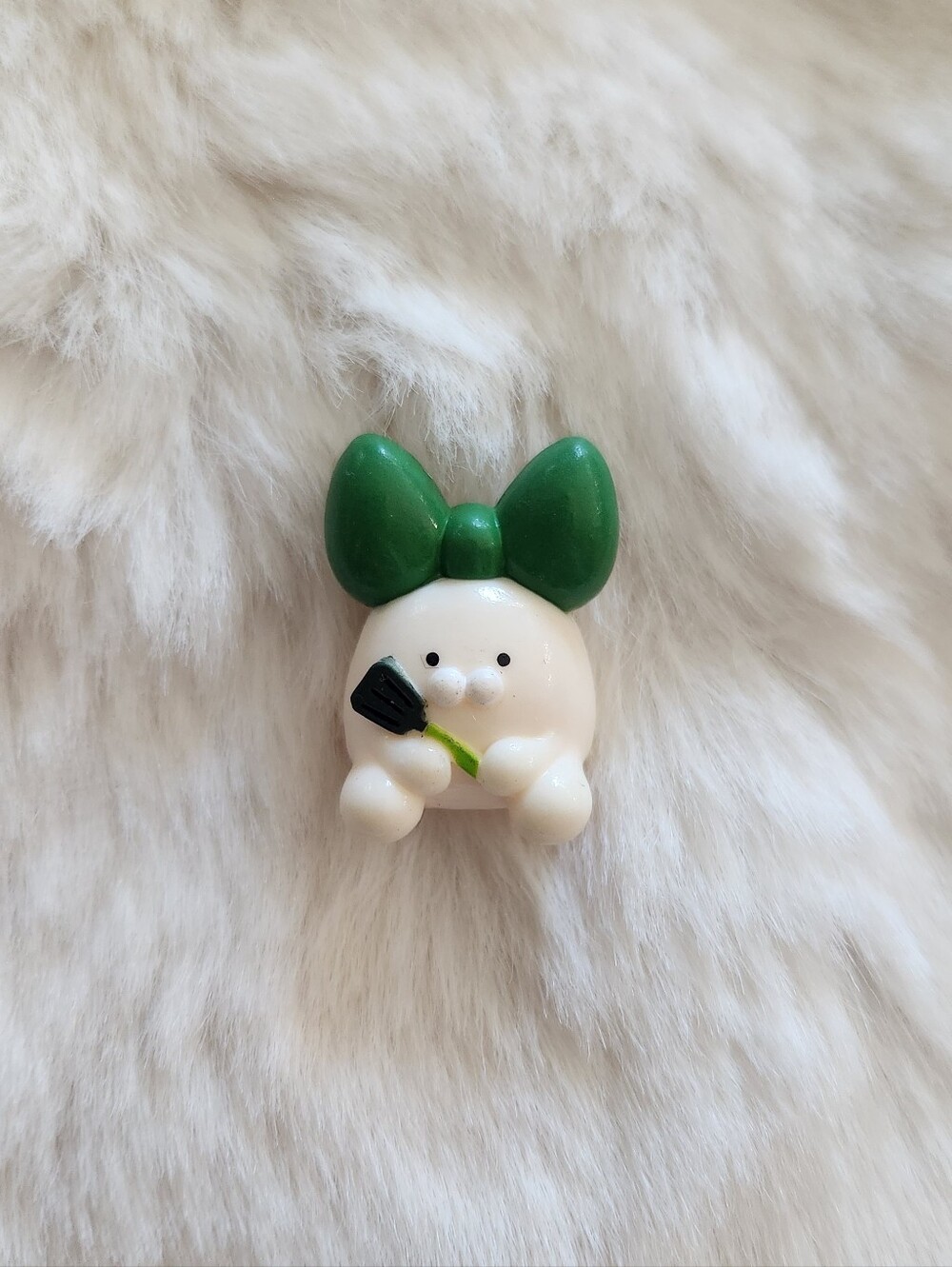 Llittle cute green onion bunny figure